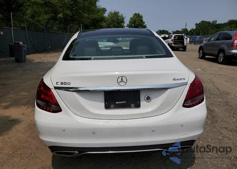 2017 Mercedes-Benz C 300 4Matic из США, поврежденный, VIN 55SWF4KB7HU221587